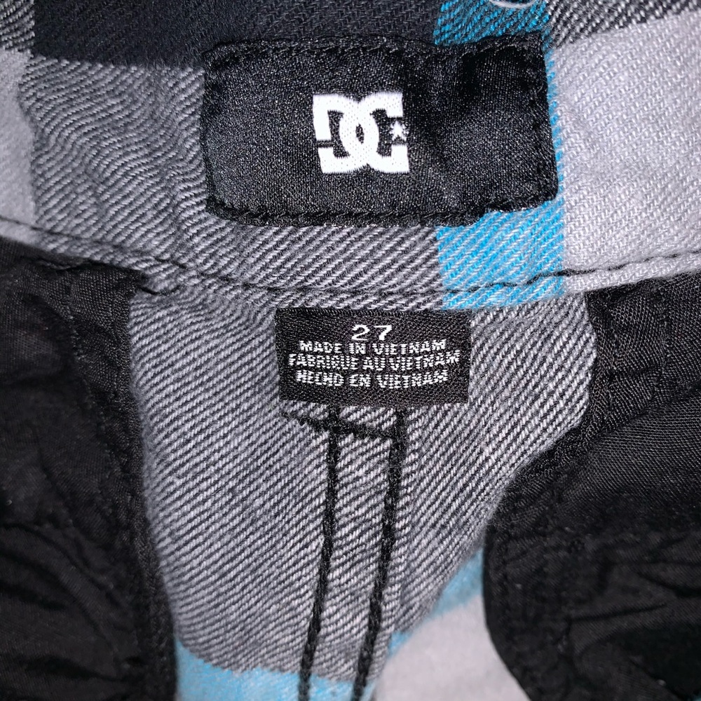 Shorts - Picture 3 of 3